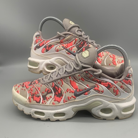 Nike Shoes - Nike Air Max Plus TN Women’s Gunsmoke Gray Digi Pink Camo Size 6.5
